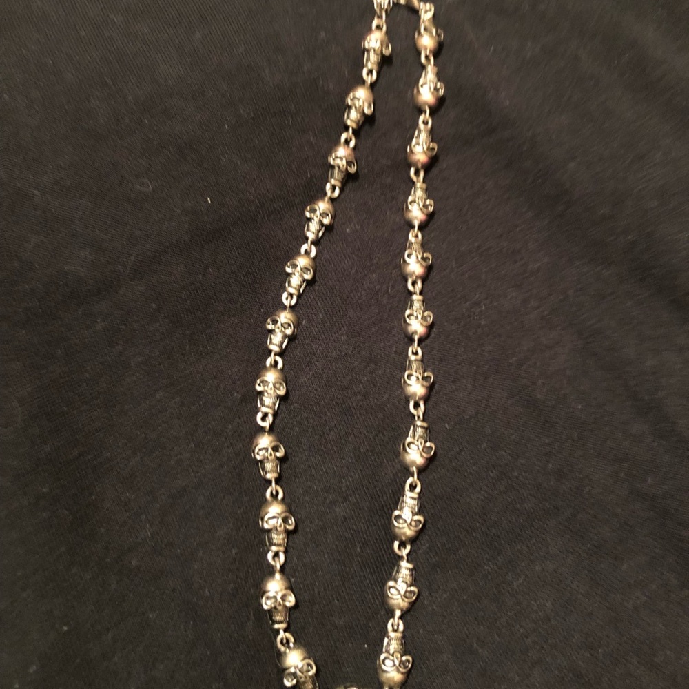 Silver skull necklace/choker